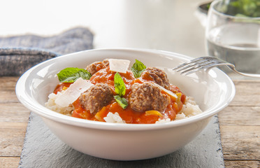 meat balls in tomato sauce