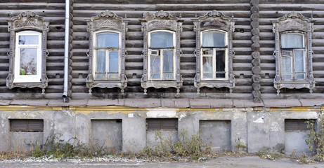 Fototapeta na wymiar Wooden decorating of windows old residential buildings