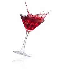 Crédence en verre imprimé Cocktail éclaboussure de cocktail rouge isolée