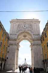 Fototapeta na wymiar Lisbonne, sous l'arc de triomphe