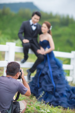wedding photographer in action