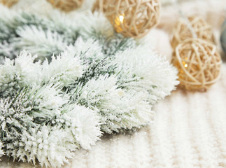 Obraz na płótnie Canvas Snowy festive Christmas wreath decoration