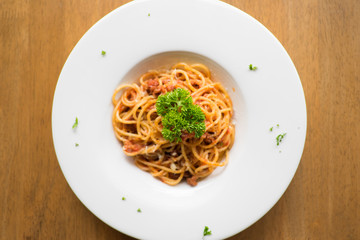 spaghetti pasta with tomato sauce