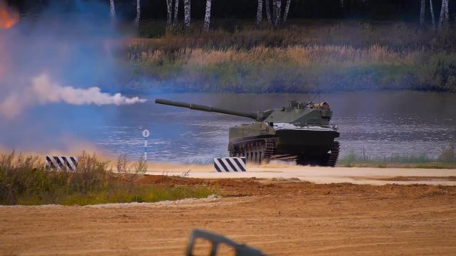 Shot from 2S25 self-propelled anti-tank gun "Sprut-SD". Includes audio. Contains audio