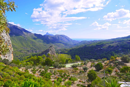 Fototapeta montañas y vistas desde el pueblo del castell de guadalest en alicante valencia