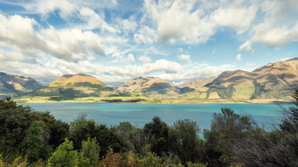 Fototapeta na wymiar Lake Wakatipu between Queentown and Glenorchy in the South Islan