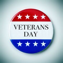 text veterans day in a badge