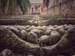 Saluzzo, particolare di una scalinata nel centro storico
