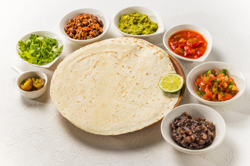 タコスセット　メキシコのグルメ　Mexican food tacos