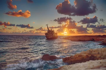 Sierkussen beroemde boot EDRO III schipbreuk. Pafos. Cyprus. © Victor zastol'skiy