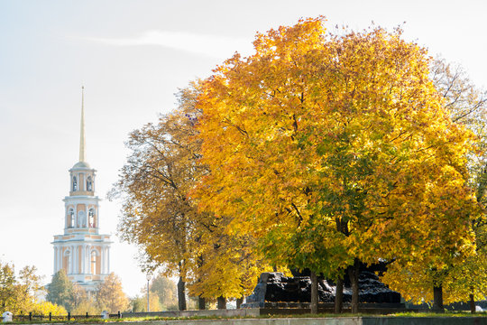 Ryazan Kremlin on autumn - ansamble of ortodox church