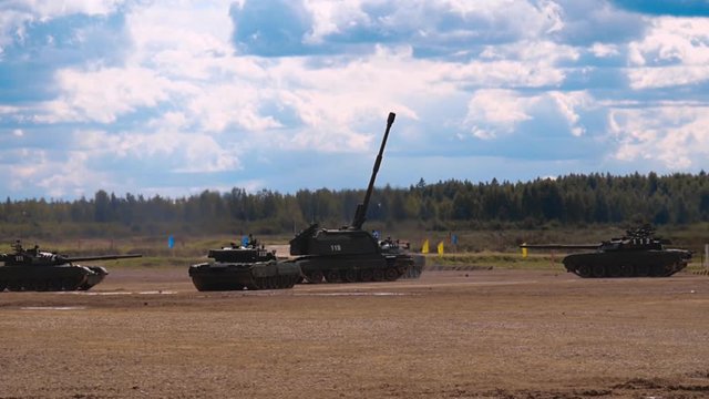 Shot from 2S35 "Coalition-SV" - Russian 152mm self-propelled howitzer, surrounded tanks "T-90". Includes audio. Contains audio
