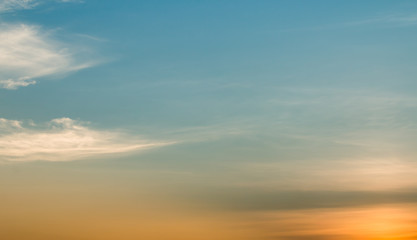 Obraz premium colorful dramatic sky with cloud at sunset