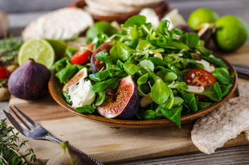 Figs lettuce salad