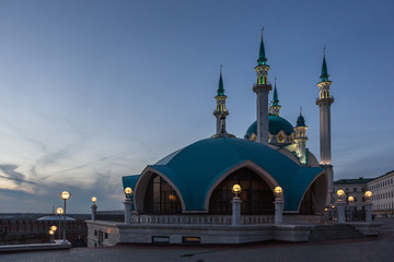 Obraz na płótnie Canvas Qolşärif Mosque on a background of autumn sunset. Kazan Kremlin, Tatarstan, Russia.