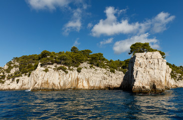 Fototapeta na wymiar Vue from the sea on Calanques de Cassis, Calanques de Marseille, Provence, France