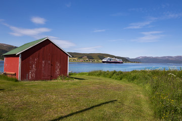 hurtigruten in fahrt