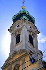 Barocker Kirchturm in der Altstadt von Wien