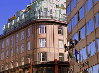 Wien - Fensterputzer in schwindelerregender Höhe