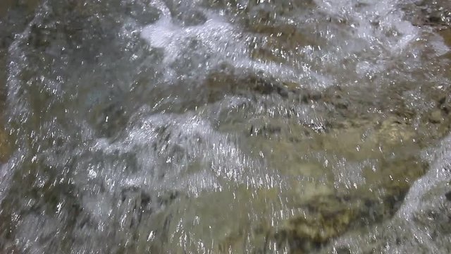 R&iacute;o aguas limpias en Sallent de G&aacute;llego, Valle de Tena (Huesca)