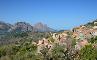 Fototapeta na wymiar Corsican view with hill village Evisa