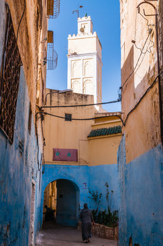 Minarett einer Moschee in der Medina von Meknes; Marokko