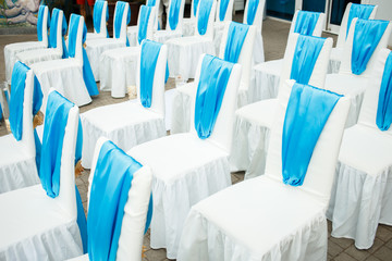wedding in a nautical style with the blue notes