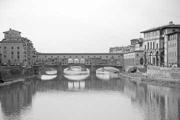 Obraz premium ponte-vecchio n arno river