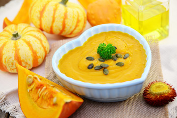 Kürbissuppe Kürbiskernöl