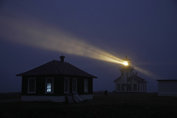 lighthouse n light beams