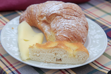 croissant bread n cheese