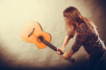 Rock musician destroys his guitar.