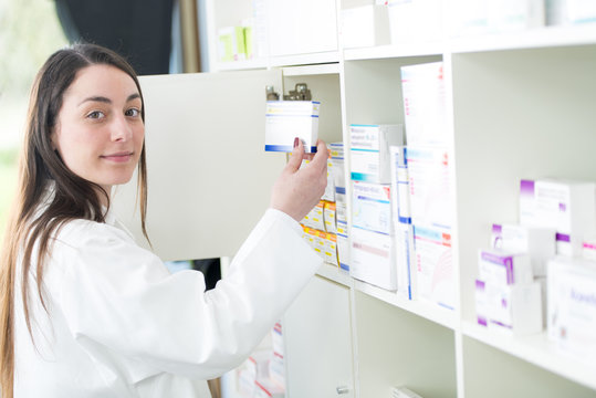 Ausbildung zur Apothekerin