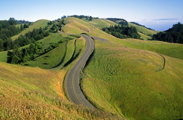 Fototapeta premium winding road headlands