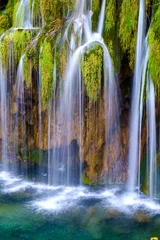 Fototapeten Beautiful waterfall at  Plitvice National Park © Kavita
