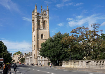 Fototapeta na wymiar Oxford High Street, Magdalen College tower and bridge