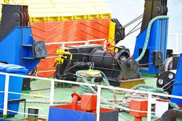 Mooring winch with hawser