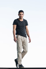 Naklejka premium Athletic man on the sky background.