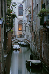 Obraz na płótnie Canvas boats in canal