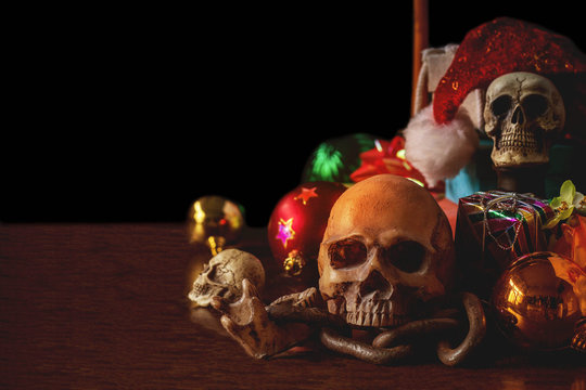 Skull with gifts for the festival.