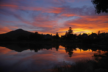 Obraz premium sunset dawn river reflection