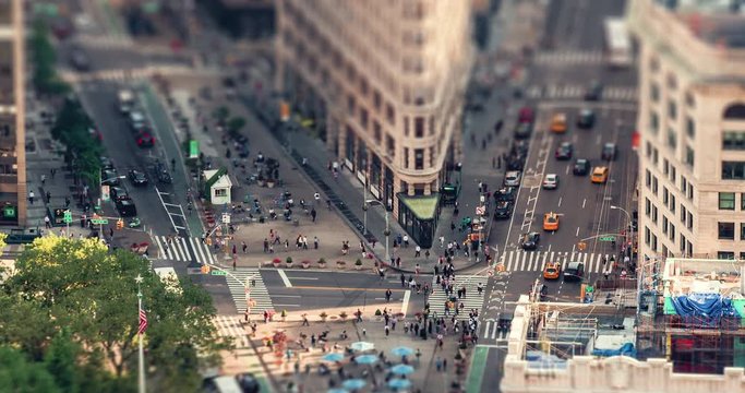 The Flatiron Building | New York City
4K timelapse tilt-shift shot from the top of the Empire State Building.