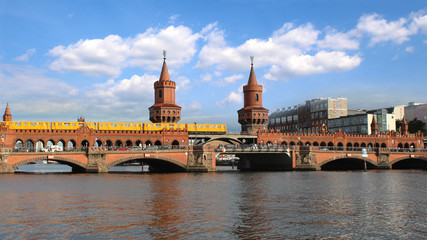 Fototapeta na wymiar Berlin / Oberbaumbrücke