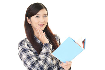 Naklejka premium 本を読む女性