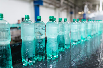 Water factory - Water bottling line for processing and bottling pure mineral carbonated water into bottles.