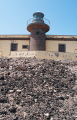 Isole Canarie: vista del faro di Punta Martino, aperto dal 1865 sull'Isola di Lobos, a 2 chilometri...