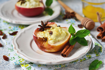 Apples baked with cheese, raisins, honey and cinnamon 