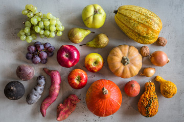 Herbst Gemüse auf Beton