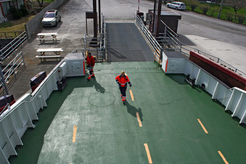 personnel sur le ferry