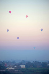 hot air balloons n mtns